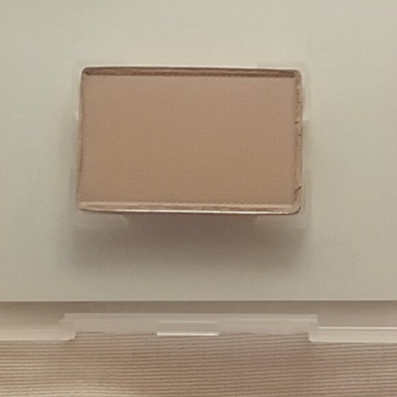 Mary Kay Silky Caramel Eye Shadow - Picture 2 of 4